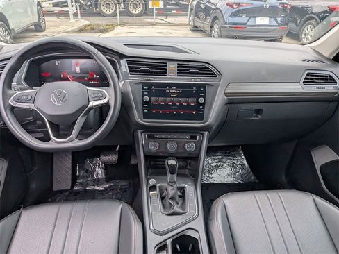 Used 2024 Volkswagen Tiguan SE image 22