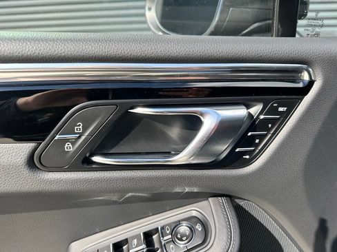 Used 2026 Porsche Macan AWD/4WD image 18