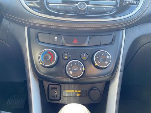 Used 2018 Chevrolet Trax LS AWD/4WD image 19