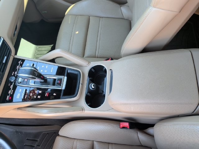 Used 2021 Porsche Cayenne AWD/4WD image 23