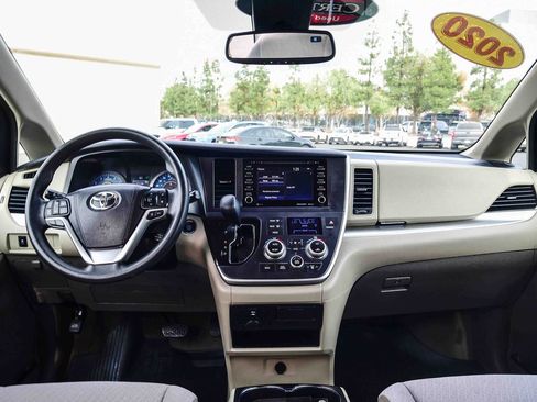 Certified 2020 Toyota Sienna LE image 15