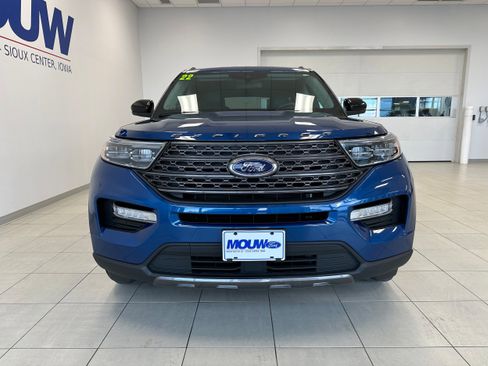 Used 2022 Ford Explorer XLT w/ Equipment Group 202A image 3