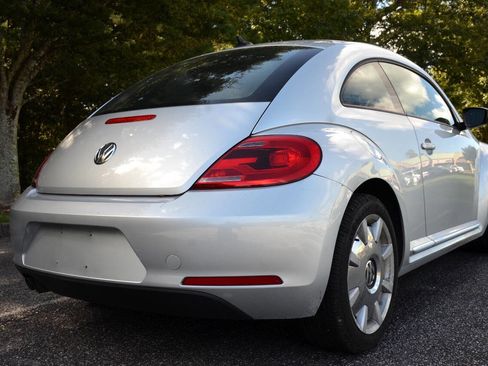 Used 2012 Volkswagen Beetle 2.5 image 5