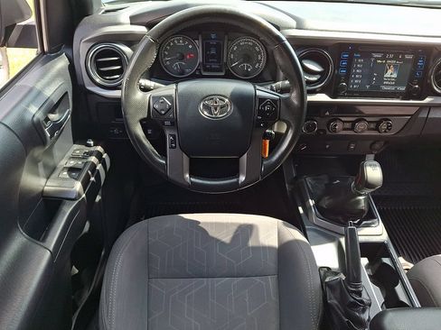 Used 2017 Toyota Tacoma TRD Sport w/ Tow Package AWD/4WD image 10
