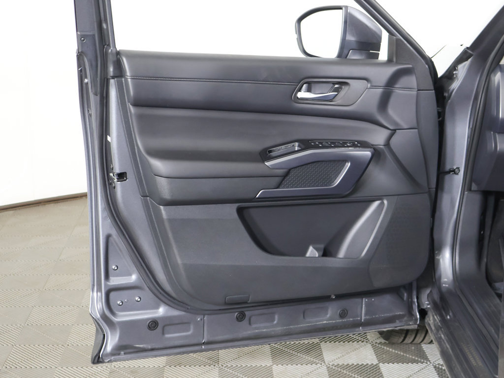 Used 2024 Nissan Pathfinder SL AWD/4WD image 24