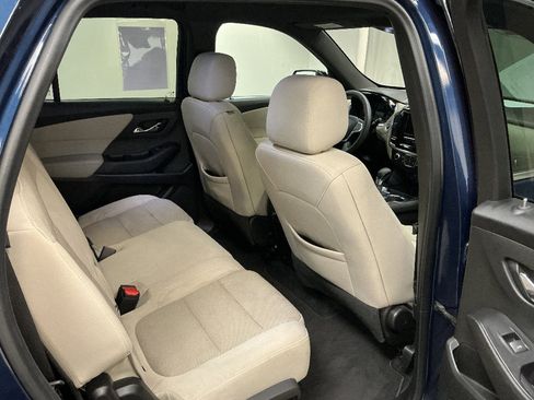 Used 2022 Chevrolet Traverse LS image 34