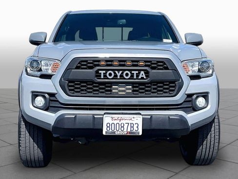 Used 2021 Toyota Tacoma TRD Off-Road w/ Technology Package AWD/4WD image 3