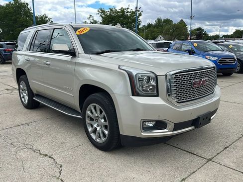 Used 2017 GMC Yukon Denali w/ Open Road Package AWD/4WD image 3