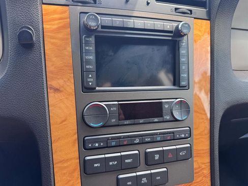 Used 2014 Lincoln Navigator 4WD w/ Equipment Group 101A image 39