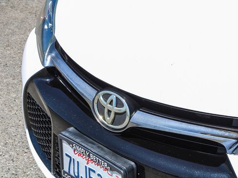 Used 2017 Toyota Camry SE FWD image 6