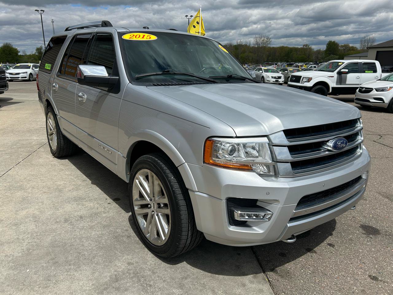 Used 2015 Ford Expedition Platinum AWD/4WD image 3