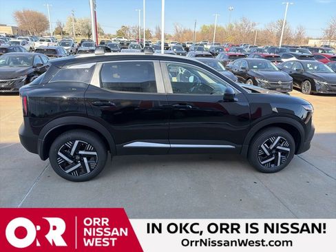 New 2026 Nissan Kicks SV w/ Charging Package image 6