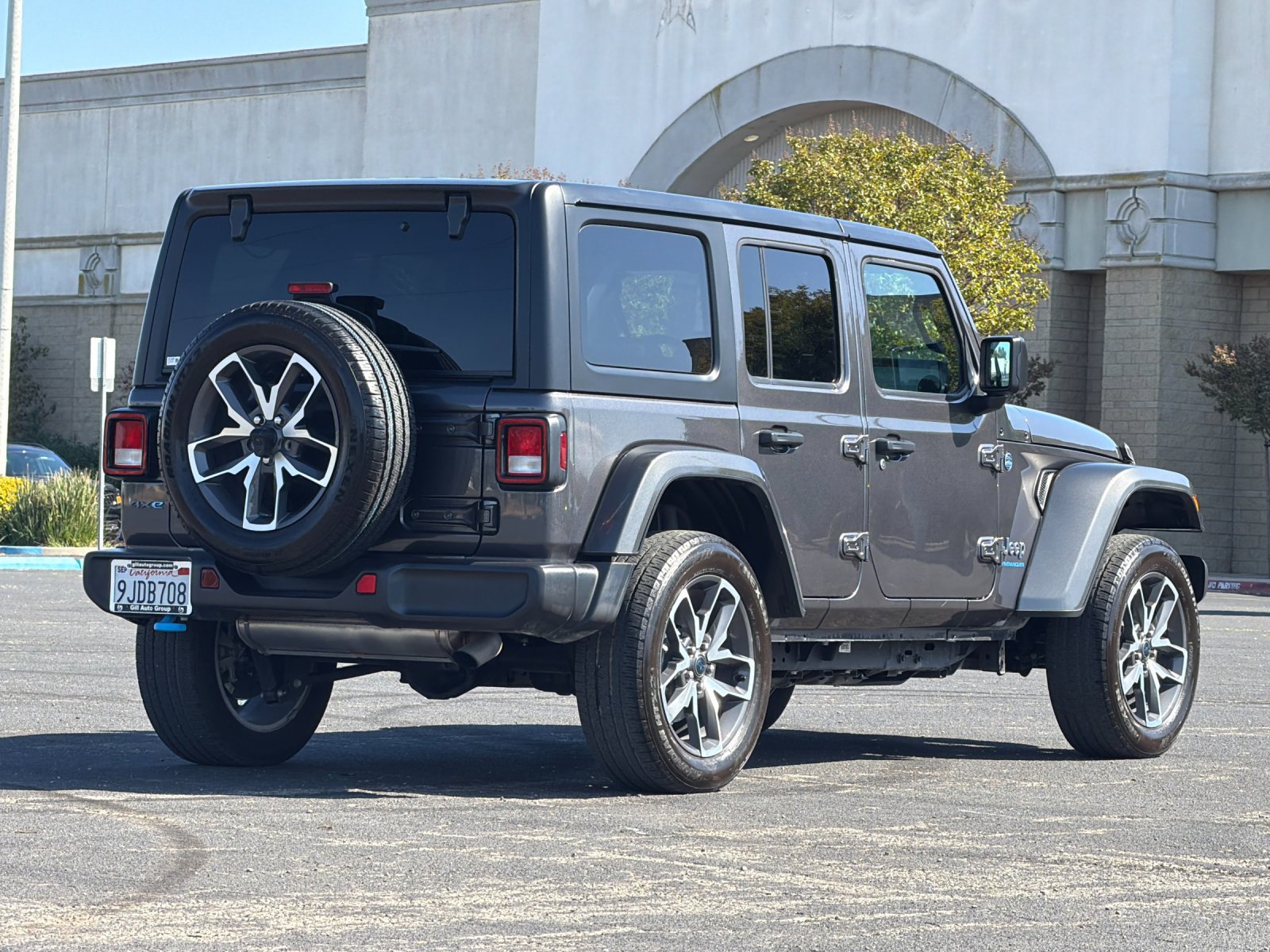 Used 2024 Jeep Wrangler Unlimited AWD/4WD image 4