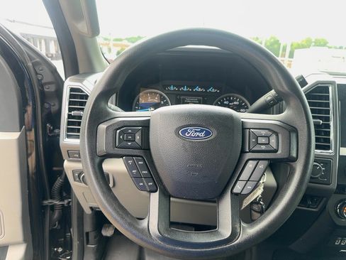 Used 2017 Ford F250 XLT w/ XLT Premium Package AWD/4WD image 14