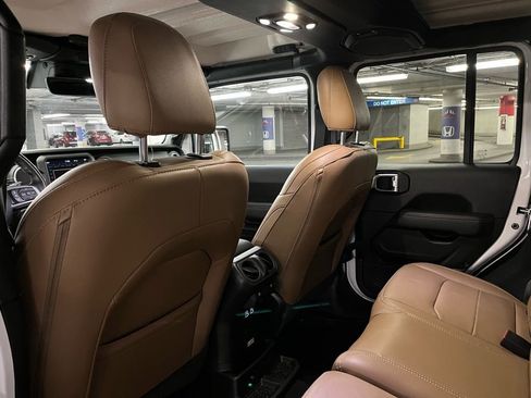 Used 2020 Jeep Wrangler Unlimited Sahara image 20