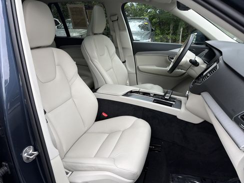 Certified 2025 Volvo XC90 B5 Core w/ Protection Package Premier AWD/4WD image 35