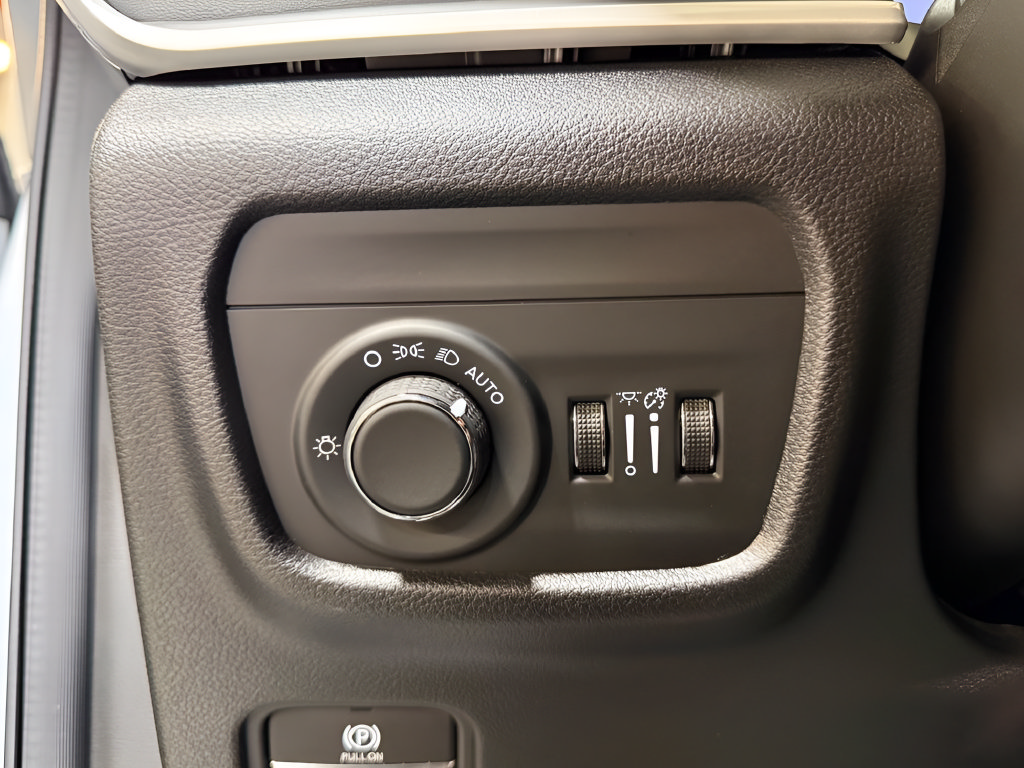 Certified 2025 Jeep Grand Cherokee Laredo X AWD/4WD image 20