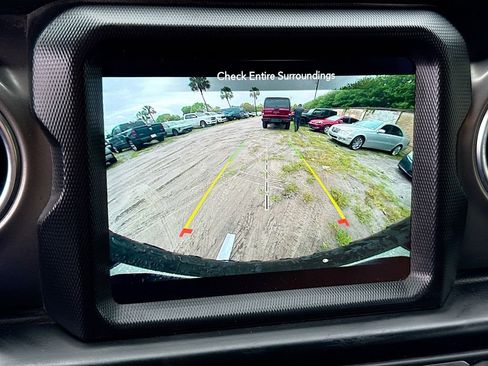 Used 2021 Jeep Wrangler Unlimited Rubicon 4xe w/ Cold Weather Group AWD/4WD image 15