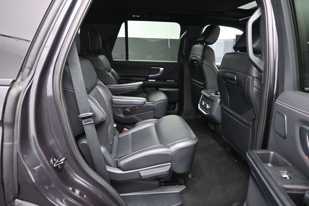 Used 2025 Ford Expedition Platinum w/ Stealth Performance Package AWD/4WD image 33