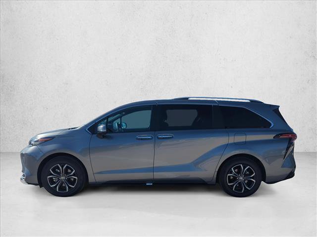 Used 2026 Toyota Sienna Platinum AWD/4WD image 5