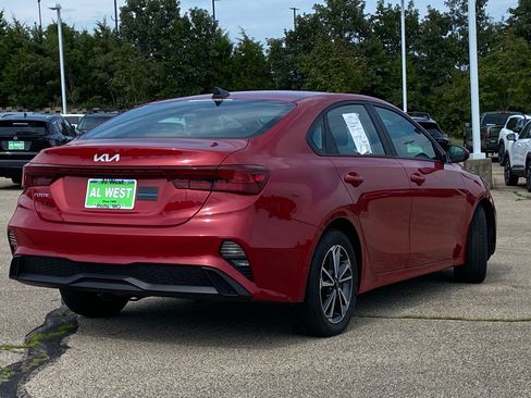 Used 2022 Kia Forte LXS FWD image 3