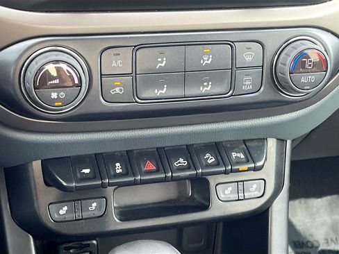 Used 2022 Chevrolet Colorado Z71 image 16