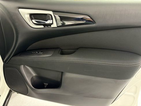 Certified 2017 Nissan Pathfinder SV image 39