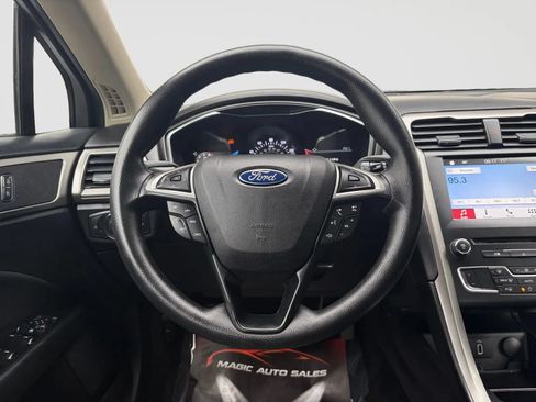 Used 2017 Ford Fusion SE w/ Fusion SE Technology Package FWD image 24