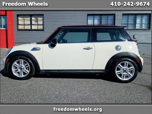 Used 2011 MINI Cooper S image 1