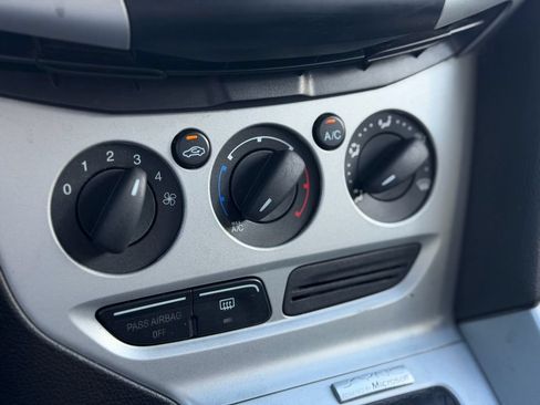Used 2012 Ford Focus SE FWD image 17