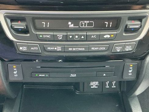 Used 2016 Honda Pilot Touring image 17