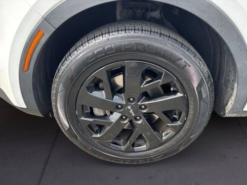 Used 2022 Kia Sorento S w/ Panoramic Sunroof Package AWD/4WD image 9