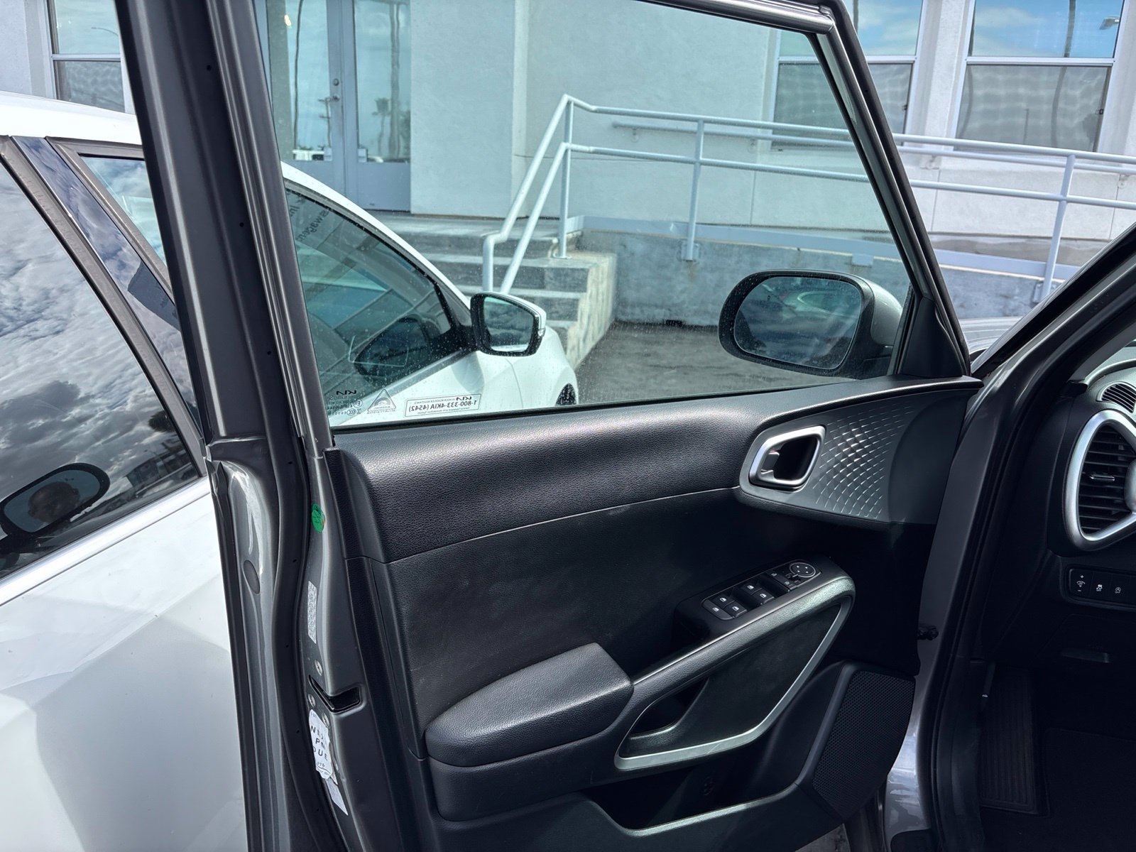 Used 2024 Kia Soul LX w/ LX Technology Package FWD image 6
