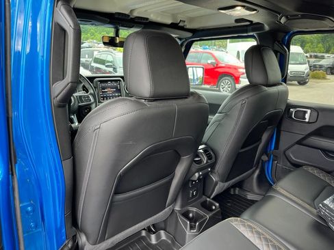 Used 2022 Jeep Gladiator Overland AWD/4WD image 8