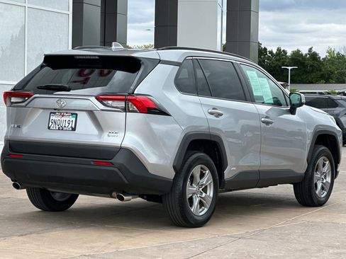 Used 2025 Toyota RAV4 XLE w/ Convenience Package AWD/4WD image 4