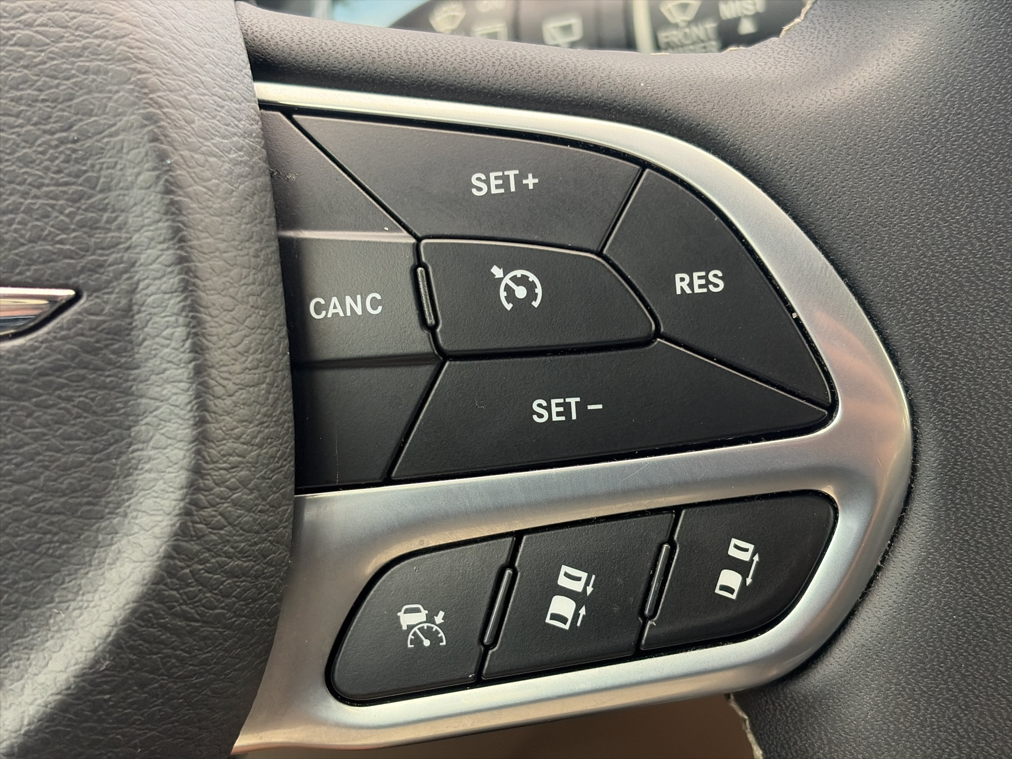 Used 2024 Chrysler Pacifica Touring-L FWD image 14