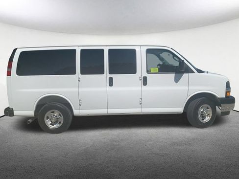 Used 2025 Chevrolet Express 2500 LT w/ LT Preferred Equipment Group RWD image 15