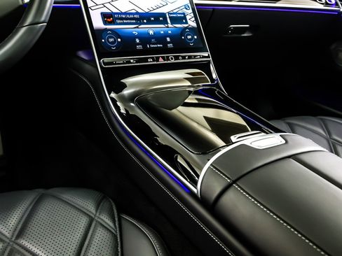 Certified 2025 Mercedes-Benz Maybach S 580 4MATIC image 8