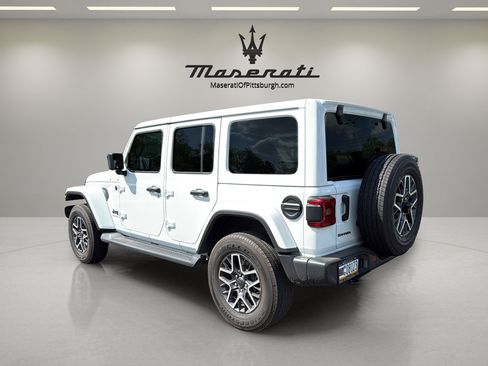 Used 2026 Jeep Wrangler Unlimited Sahara AWD/4WD image 7