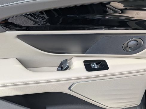 Used 2025 Lincoln Nautilus Reserve AWD/4WD image 27