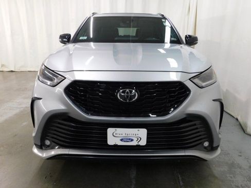 Used 2023 Toyota Highlander XSE image 9