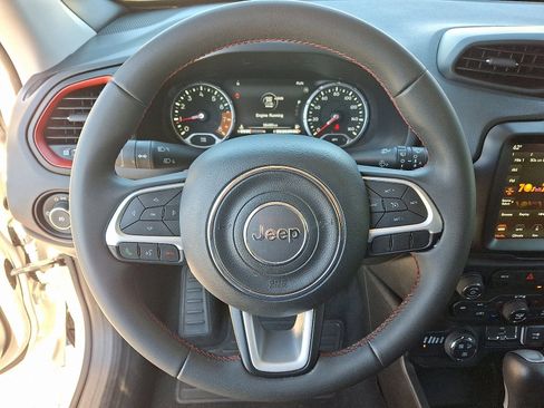 Used 2023 Jeep Renegade Trailhawk image 19