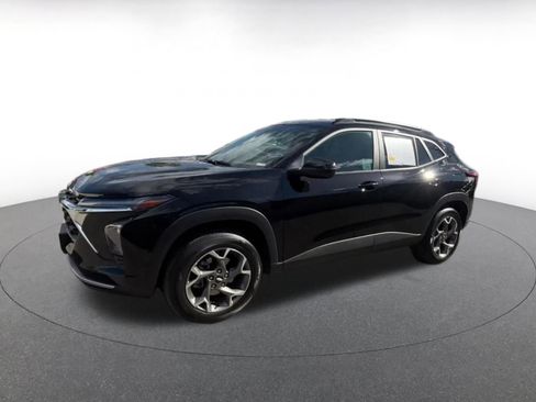 Used 2025 Chevrolet Trax LT image 8