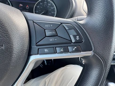 Used 2025 Nissan Sentra SV FWD image 31