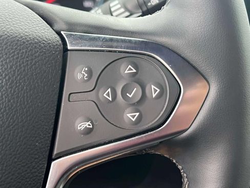 Used 2023 Chevrolet Traverse RS AWD/4WD image 25