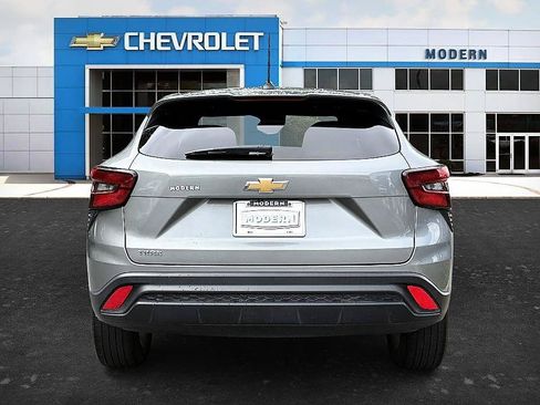 Used 2024 Chevrolet Trax LS w/ LS Convenience Package FWD image 4