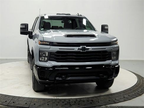 Used 2024 Chevrolet Silverado 2500 Custom w/ Custom Value Package image 2