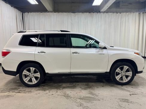 Used 2012 Toyota Highlander Limited image 3
