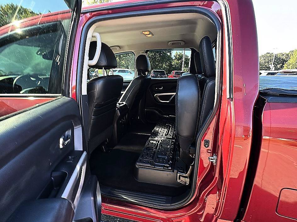 Used 2017 Nissan Titan SV RWD image 23
