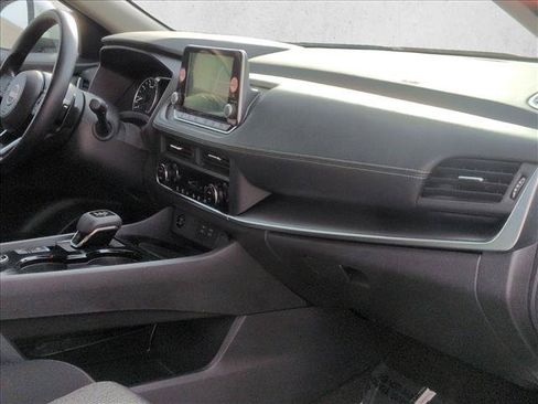 Used 2024 Nissan Rogue SV AWD/4WD image 22